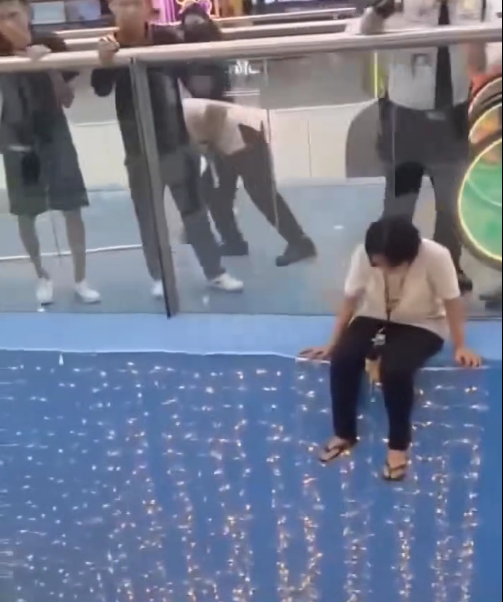 商场跳楼，有什么想不开的