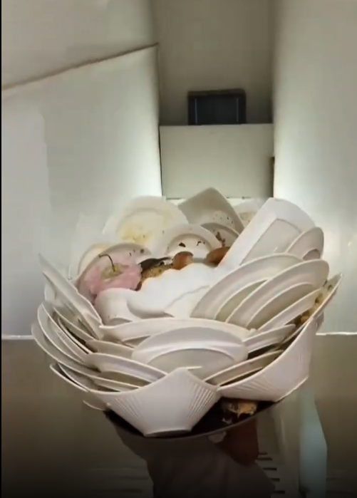 这下好了吧，叫你拿这么多