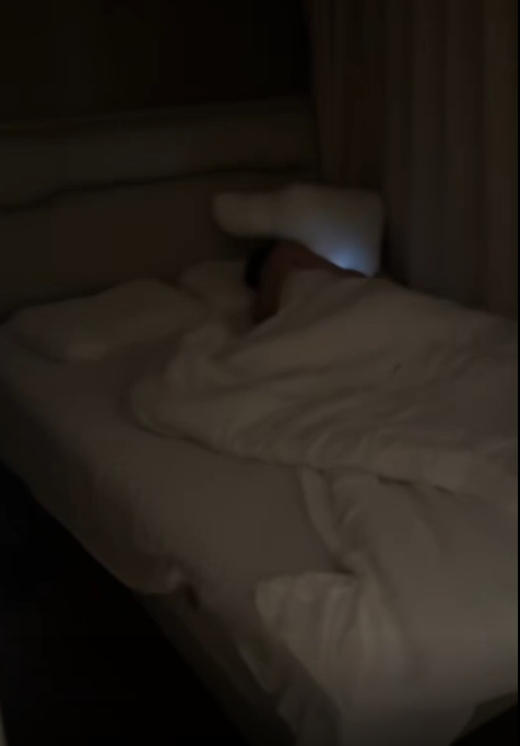 人妻在家里和情夫通奸被抓现场