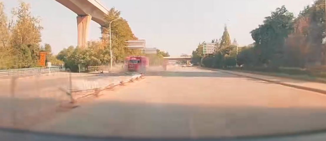 这开车技术，不知道人还在不在