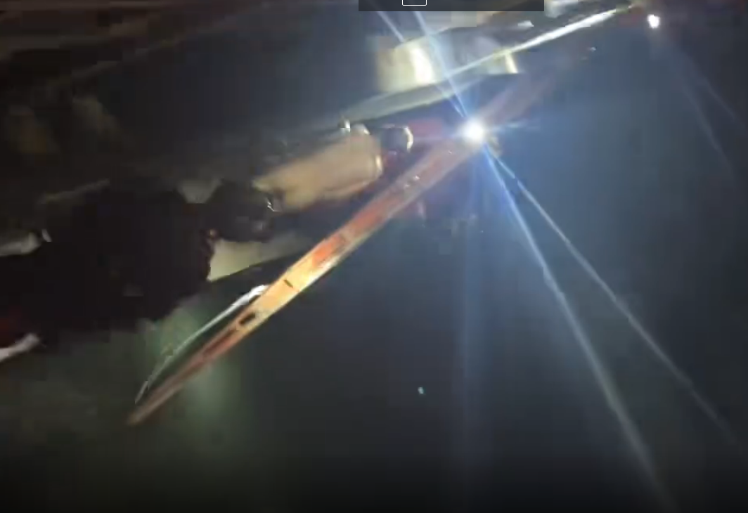 深夜一男子裸体是为了什么？