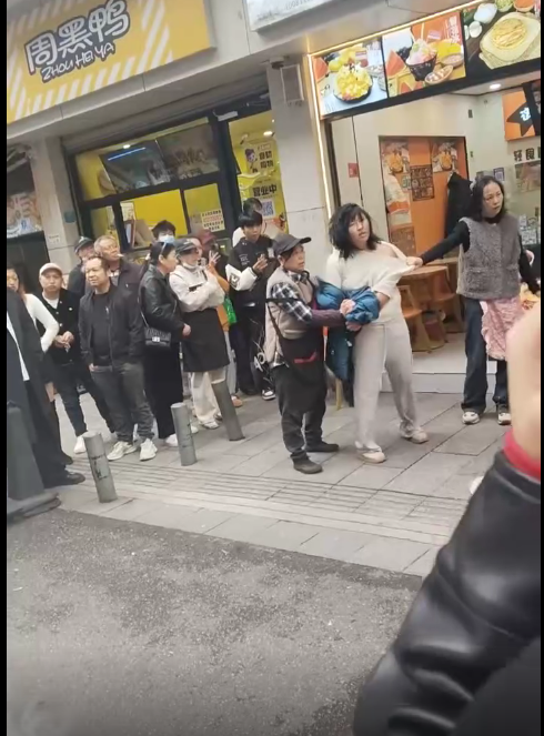 吃东西不给钱，还打人