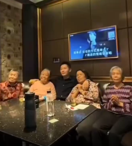 兄弟来唱歌，妹子很多