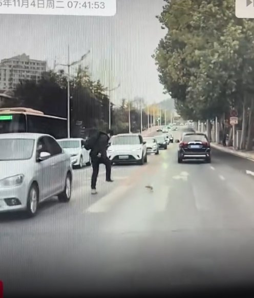 叫你走路不长眼睛