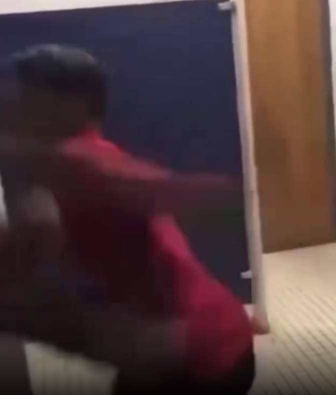 你也不行啊，一拳就躺地上了