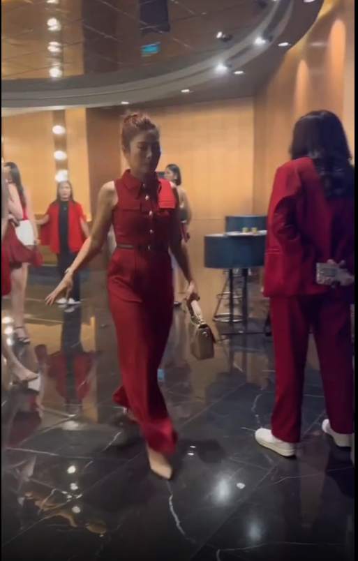 一群以微商为名义的传销聚会