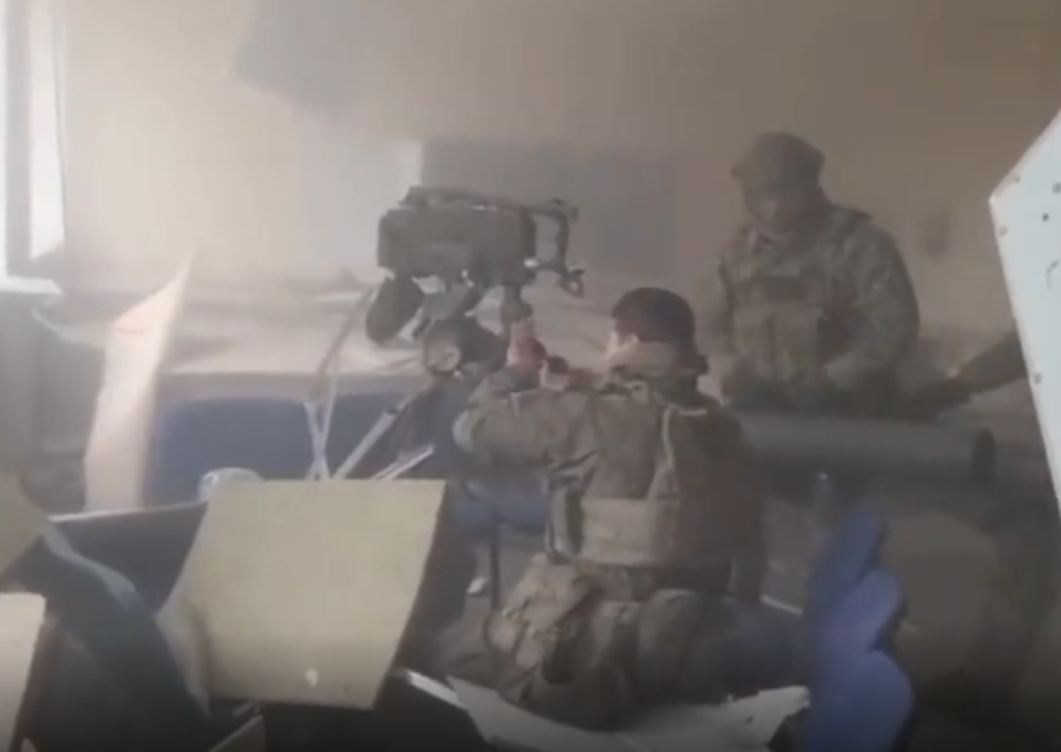 小型反坦克炮弹发射现场