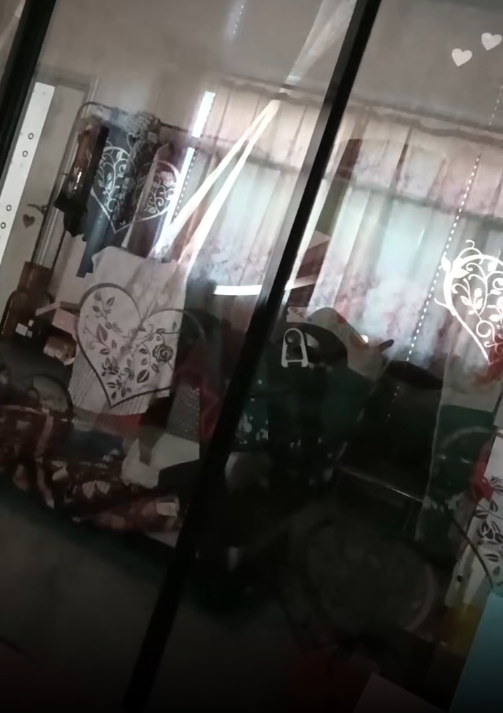 赤裸裸的勾引，这小哥挺大啊