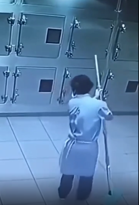 太平间打扫卫生，突然诈尸，吓我一跳