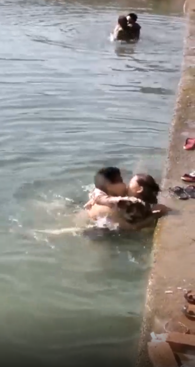 这才是鸳鸯戏水