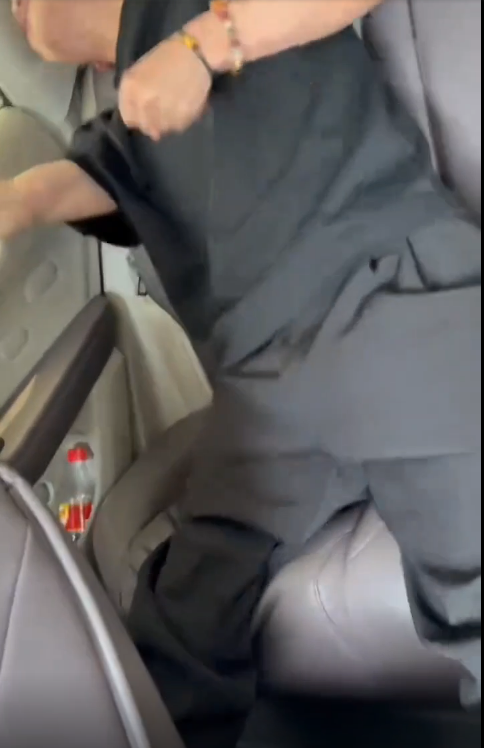 男子打车到地后，突发癫疯不知道是不是装的