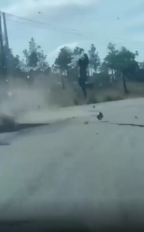 车祸现场，飞的好高