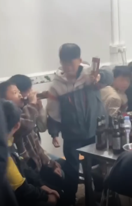 社会我小孩哥，对嘴直接吹