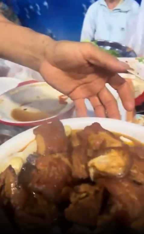 河南酒席，刚上桌就被打包了