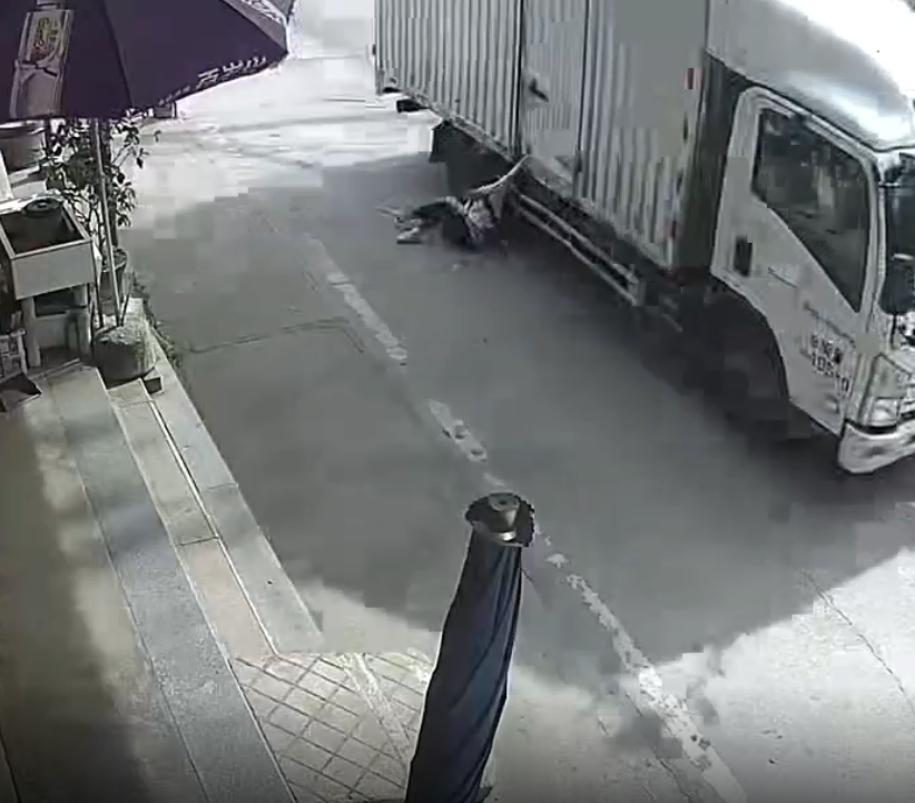 开车不看后视镜的吗？