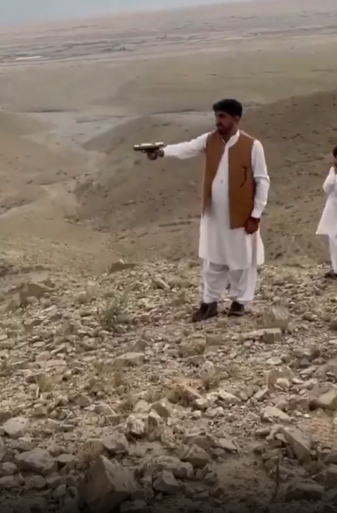 这枪只能中午打，早晚要出事