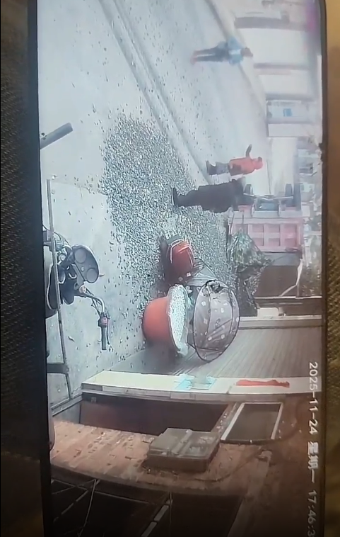 车祸现场，还好门口没小孩