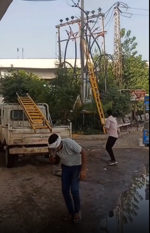 印度电工触电现场
