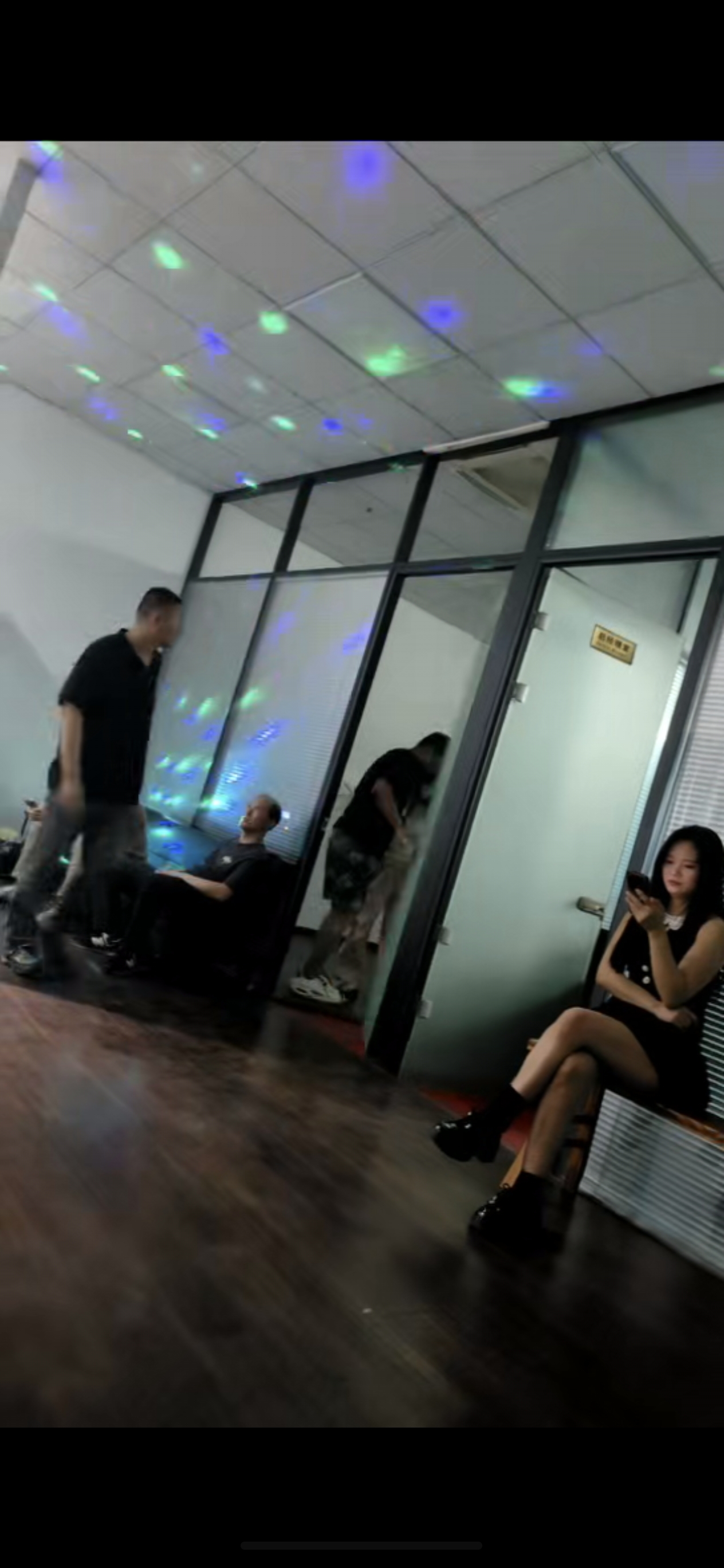 摸摸跳？