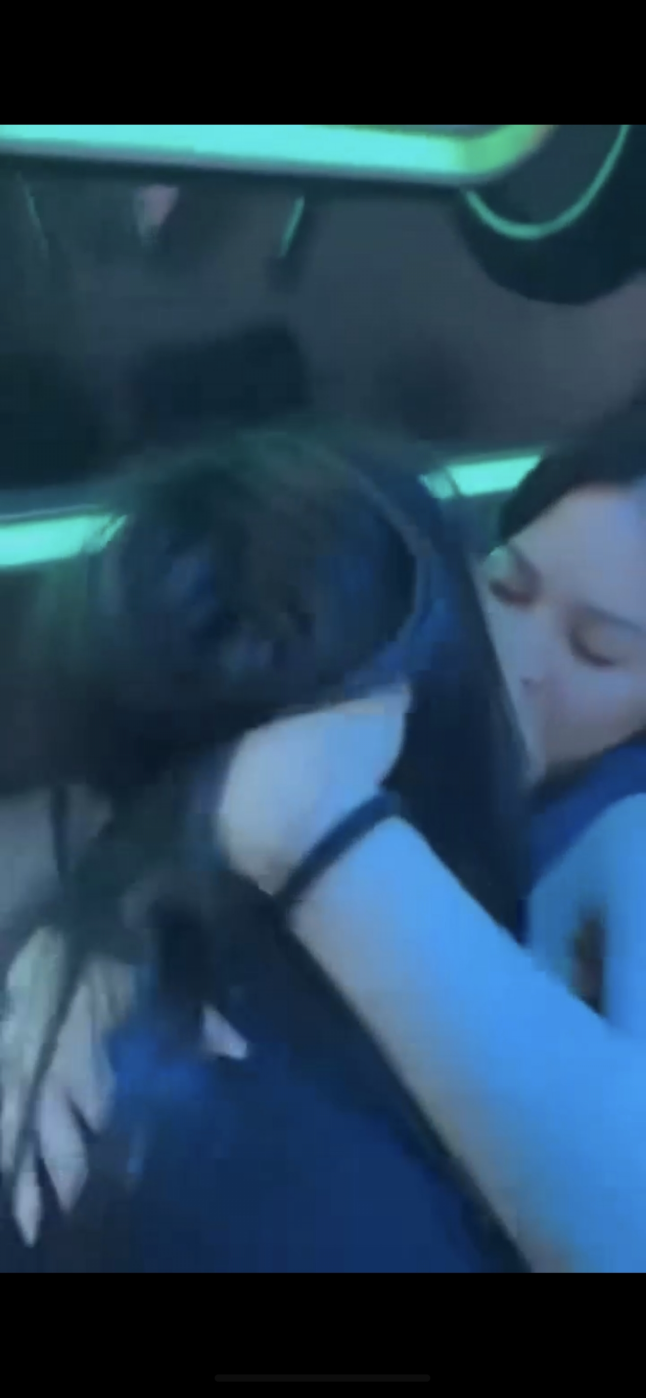 女女舌吻