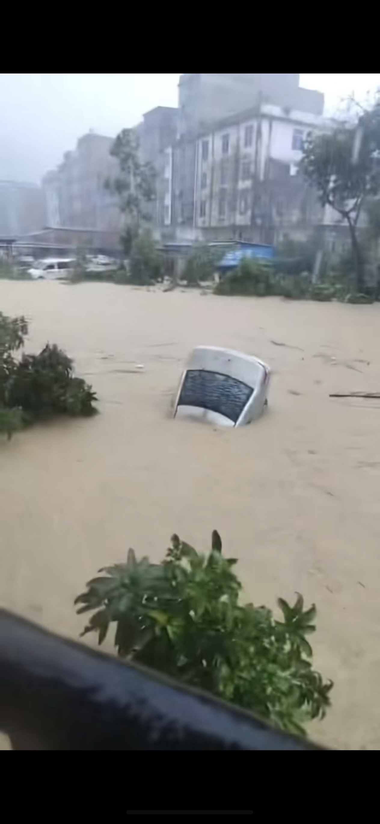 广西灵山暴雨洪灾