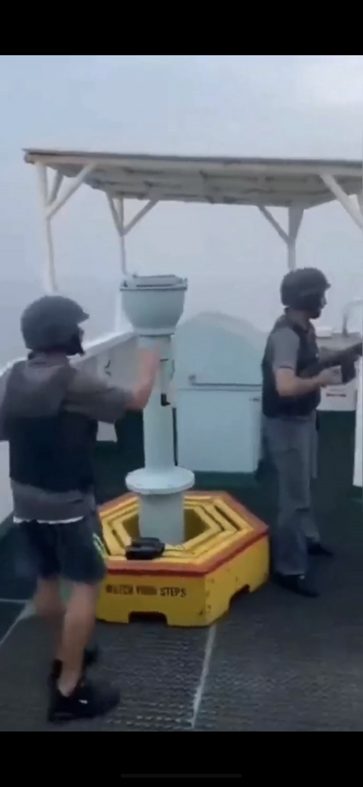 一枪击中油箱，海盗原地升天