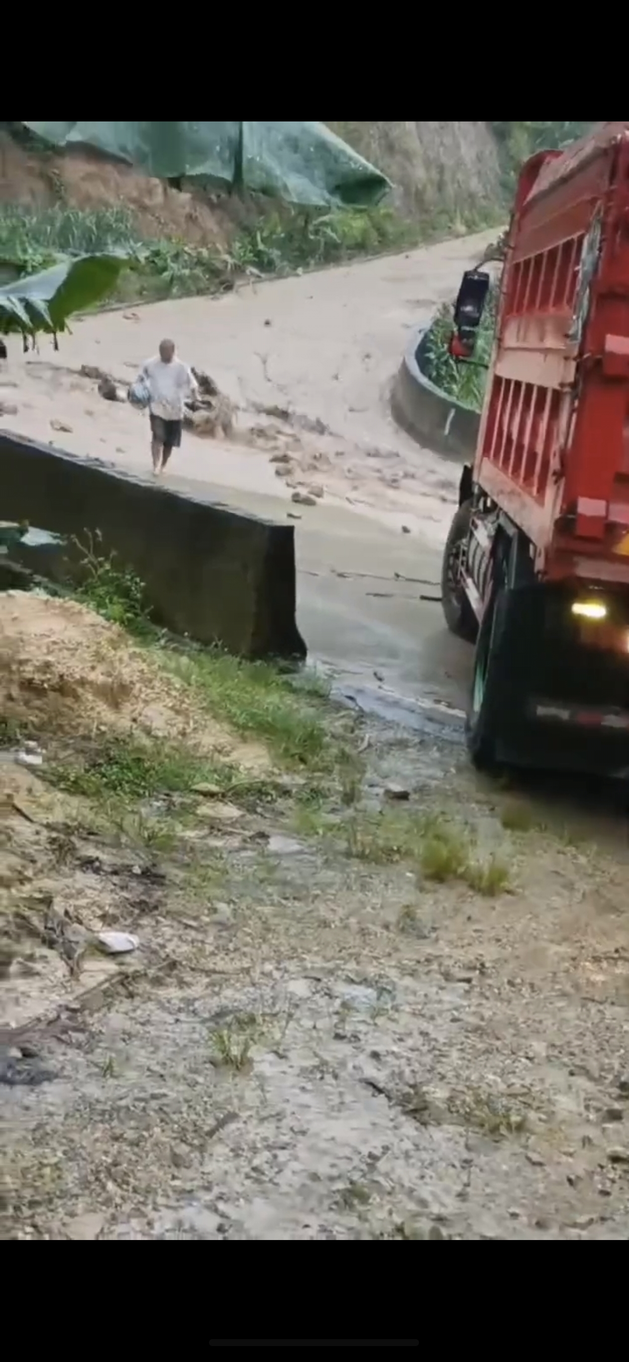 山洪灾害还不快跑
