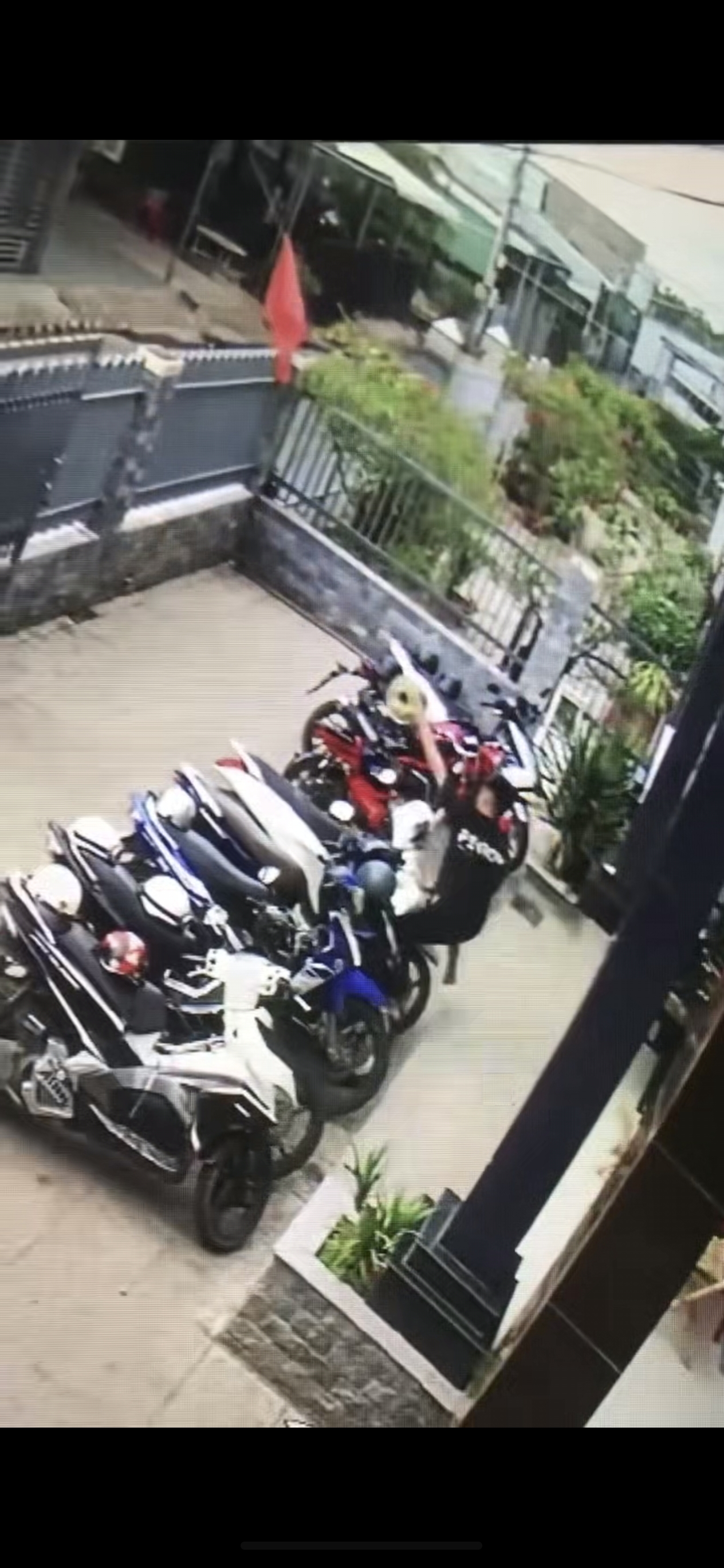 飞风筝差一点连人都带飞了，大风放小，小风放大 不知道吗？[发呆]&middot;